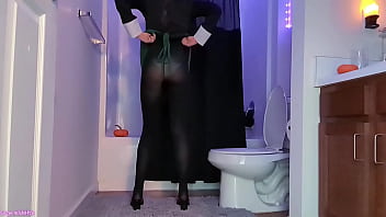 Starbucks witch sage eldritch in pantyhose peeing voyeur