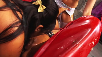 Lesbo american slut trio