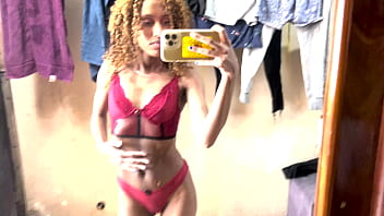 Brincando na self com a gostosa do casal dna