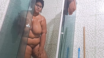 Madrasta safada fica cheia de tesao e manda vídeo para enteado safado fazendo um grande squirt