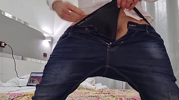 Cazzo enorme sborra sega potente e culo maschile sexy geme e gode in camicia bianca guarda come ti sborro in bocca