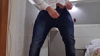 Cazzo enorme sborra sega potente e culo maschile sexy geme e gode in camicia bianca guarda come ti sborro in bocca