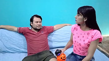 No puede ser solo quería un dulce y tiene tragándome semen que rico halloween
