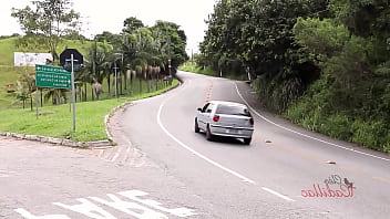 Dei uma carona e fui comida no meio do mato