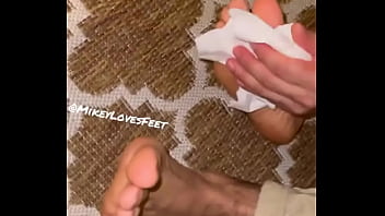 I wonder what mrpapifeet is cleaning off his paws find out in 24 hours