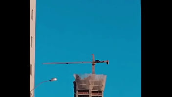 Milahot trocando de roupa para academia