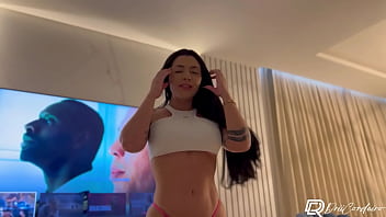Morena Gostosa Chama Amigo Pra Ver Filme E Da Um Chá De Buceta No Tatuado Que Gozou Na Sua Boca thumbnail