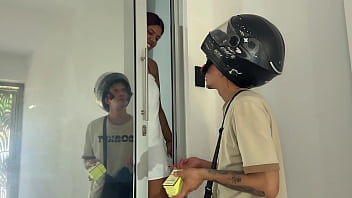 Metelo sin condon y te pago la deuda chica latina paga sus deudas con su rico culo y disfruta como lo hace