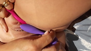 Mature vibrates pussy