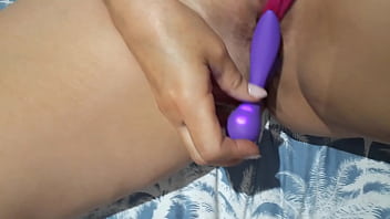 Mature vibrates pussy