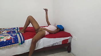 India latina makes a video in spanish and tells her subscribers that she really wants to fuck