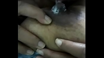 Gordinha brincando com banana