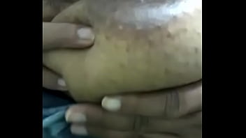 Gordinha brincando com banana