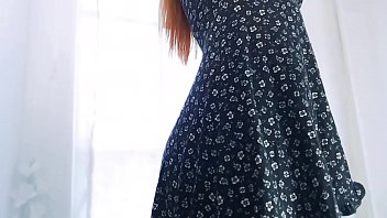 Pelirroja con vestido