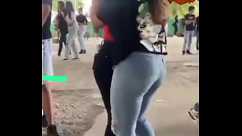 Bisneras moviéndose