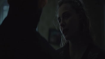 Chloë grace moretz embarazada sexy en película