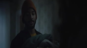 Chloë grace moretz embarazada sexy en película