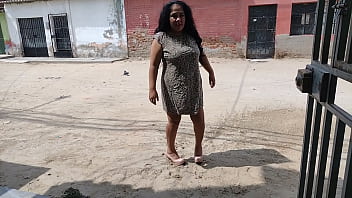 Mis Vecinos Ni Se Imaginan Que Estoy Grabando Un Video Porno Casero thumbnail