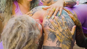 Lesbian orgy anal and squirt tattooed girls fuck each other holes and lick tehre cunts atm gapes squirting