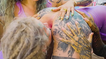 Lesbian orgy anal and squirt tattooed girls fuck each other holes and lick tehre cunts atm gapes squirting