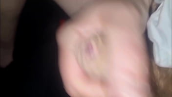 Sborrata in pubblico sega in auto nel parcheggio pubblico cazzo duro e una forte schizzata