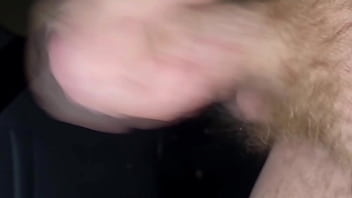 Sborrata in pubblico sega in auto nel parcheggio pubblico cazzo duro e una forte schizzata