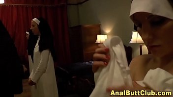 Les nun fingering booty