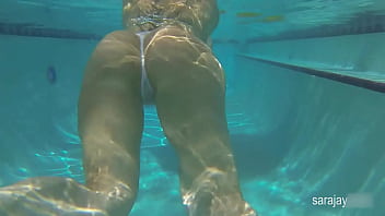 Oily cougar sara jay sunbathes & poses outdoors by the pool