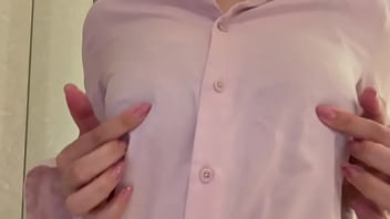 1人カラオケ来たら、おちんちんみたいなイカの臭いがして、おちんちんを想像してしまい興奮してカラオケでオナニーしちゃいました