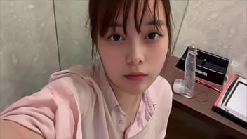 1人カラオケ来たら、おちんちんみたいなイカの臭いがして、おちんちんを想像してしまい興奮してカラオケでオナニーしちゃいました