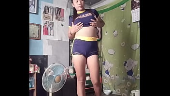 Asian girl dancing to phonk bota na pista