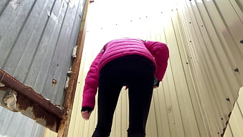 Stepmom on the beach pees and shows her ass