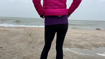 Stepmom on the beach pees and shows her ass