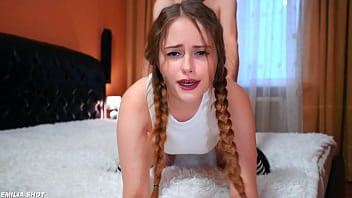 Измена с горячей 18 летней студенткой колледжа Она даёт в анал и получает порцию спермы на очки