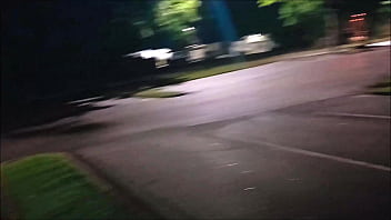 Darkchocolatebarbie and bf have an outside quickie while walking to get food