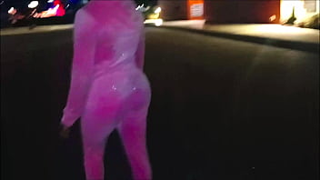 Darkchocolatebarbie and bf have an outside quickie while walking to get food