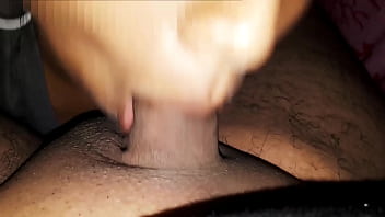 Mi sexy vecina susy entra a mi cuarto a chuparme la verga y quiere semen en la boca