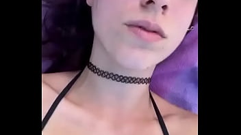 Llllaaa eccomi in spiaggia chi viene a fare il bagno con me