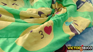 Fodendo minha namorada peituda na cama