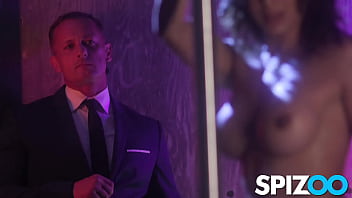 Busty cassie del isla spreads legs for hardcore fucking