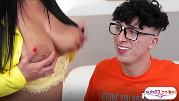 Los nonobots convirtieron a mi madrastra en mi juguete sexual