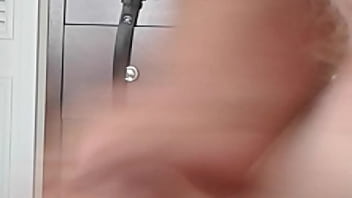 Peter jerks off a quick load