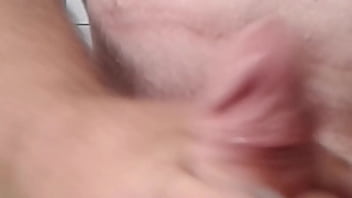 Peter jerks off a quick load