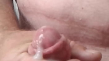 Peter jerks off a quick load