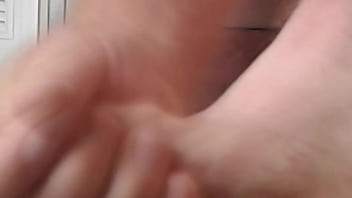 Peter jerks off a quick load