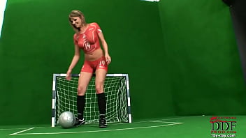 Cumming hard for her team