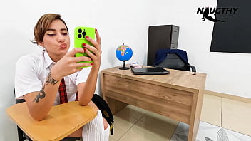 Schoolwomen masturbates in classroom