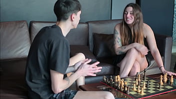 Mi amiga pierde apuesta en internet y termina pagando con sexo cum in tits