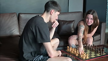 Mi amiga pierde apuesta en internet y termina pagando con sexo cum in tits