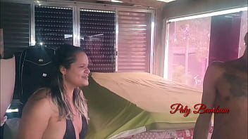 Achei famoso brinquedo na praia e fui logo oferecer a buceta